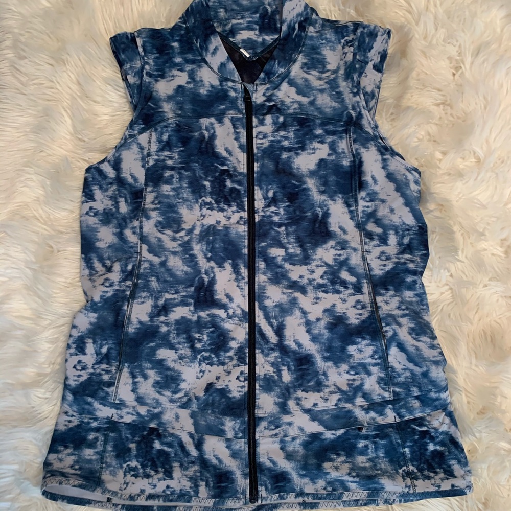 Lululemon light speed vest, size 8.